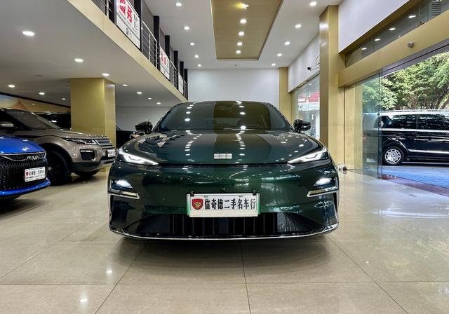 Geely Galaxy E8 PHEV 2025 130km EM-i Prestige Edition – фото 4
