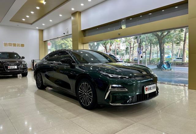 Geely Galaxy E8 PHEV 2025 130km EM-i Prestige Edition – фото 6