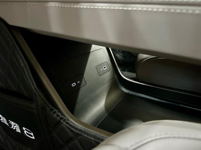 Geely Galaxy E8 PHEV 2025 130km EM-i Prestige Edition – фото 16