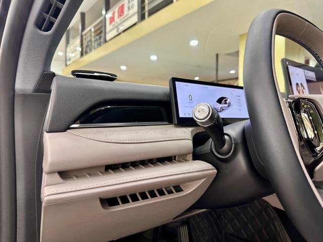 Geely Galaxy E8 PHEV 2025 130km EM-i Prestige Edition – фото 18