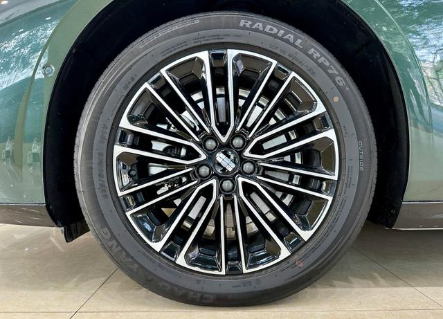 Geely Galaxy E8 PHEV 2025 130km EM-i Prestige Edition – фото 25