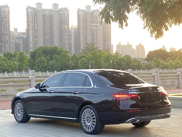 Mercedes-Benz E-Class 2022 E 300 L Stylish sedan – фото 7