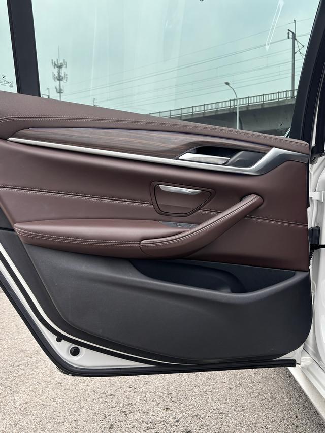 BMW 5 Series PHEV Модель 2020 года Legend L Class Edition 530Le Pioneer Edition – фото 13