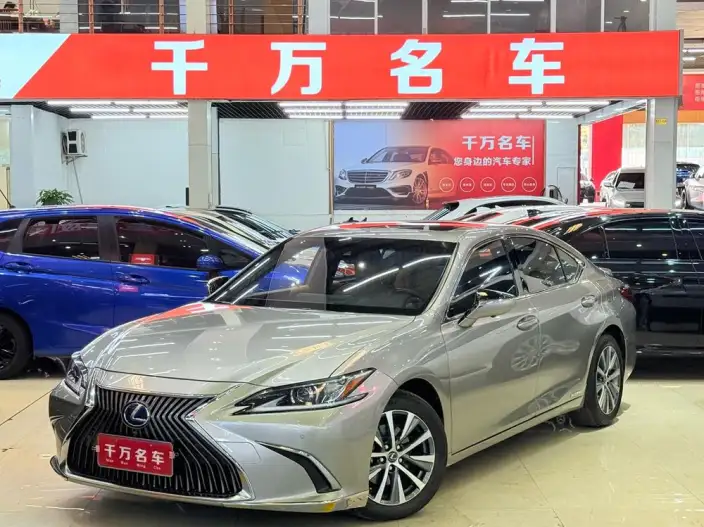 Lexus ES 2020 Model 300h Superior Edition China VI