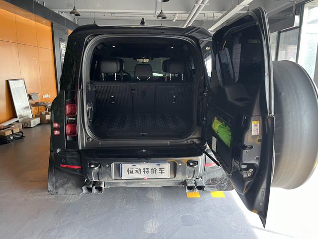 Land Rover De f ender 2025 модификация 90 3.0T P400 X-DYNAMIC HSE – фото 9