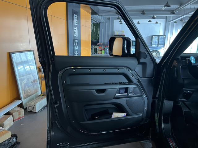 Land Rover De f ender 2025 модификация 90 3.0T P400 X-DYNAMIC HSE – фото 11