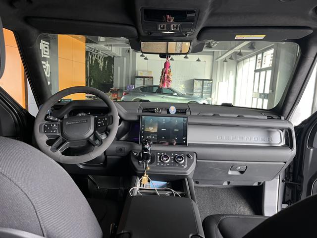 Land Rover De f ender 2025 модификация 90 3.0T P400 X-DYNAMIC HSE – фото 12