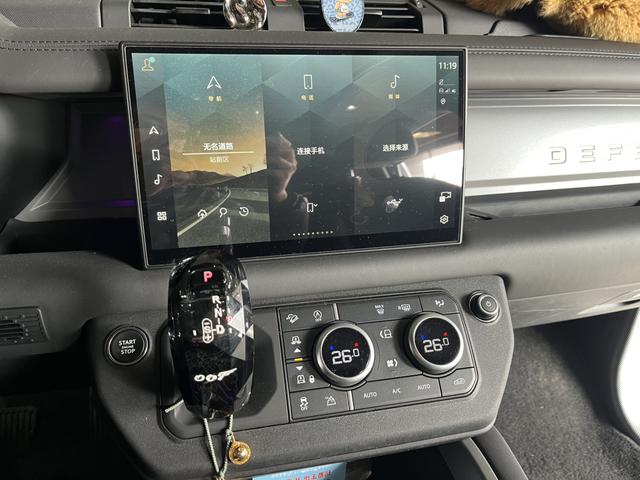 Land Rover De f ender 2025 модификация 90 3.0T P400 X-DYNAMIC HSE – фото 17