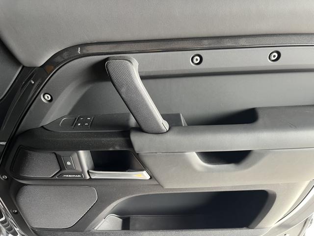 Land Rover De f ender 2025 модификация 90 3.0T P400 X-DYNAMIC HSE – фото 21