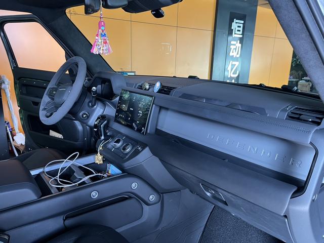 Land Rover De f ender 2025 модификация 90 3.0T P400 X-DYNAMIC HSE – фото 23