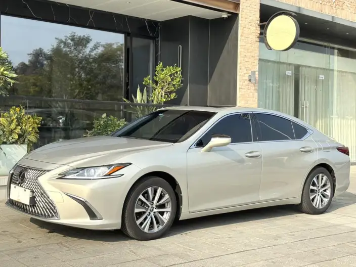Lexus ES 2020 Model 200 Superior Edition China VI