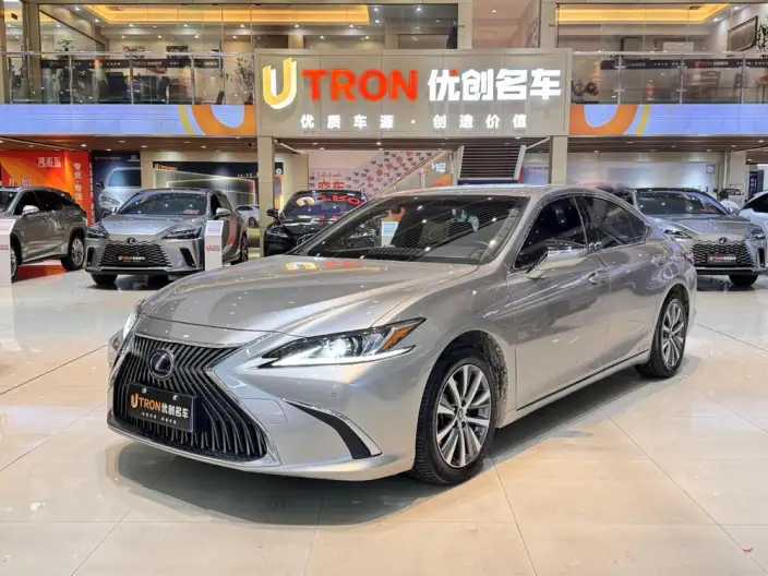 Lexus ES 2020 Model 300h Superior Edition China VI