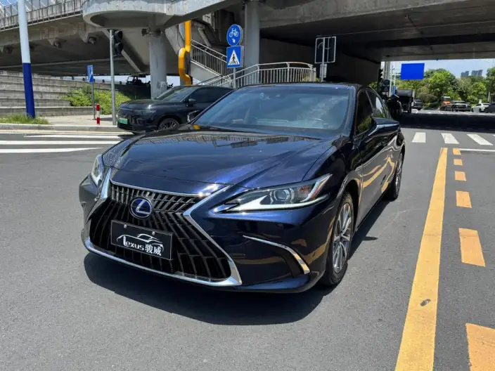 Lexus ES 2021 Model 300h Superior Edition