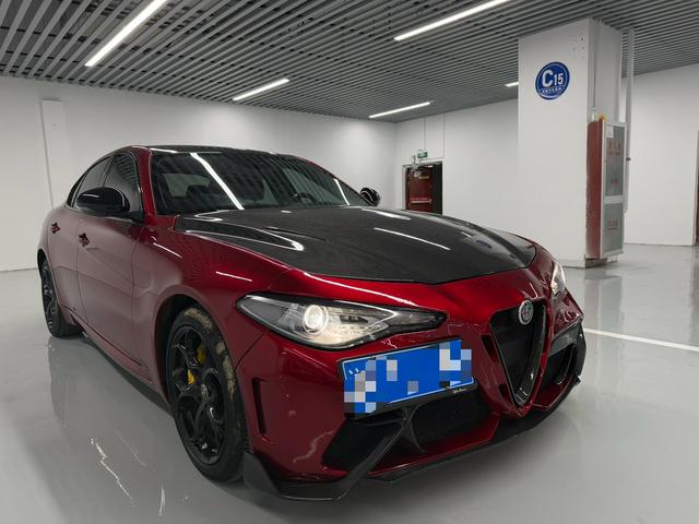 Al f a Romeo Giulia Модель 2020 года 2.0T 280HP Deluxe Edition