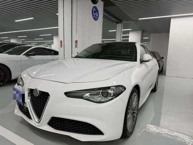 Al f a Romeo Giulia 2017 модификация 2.0T 280HP Deluxe Edition – фото 1