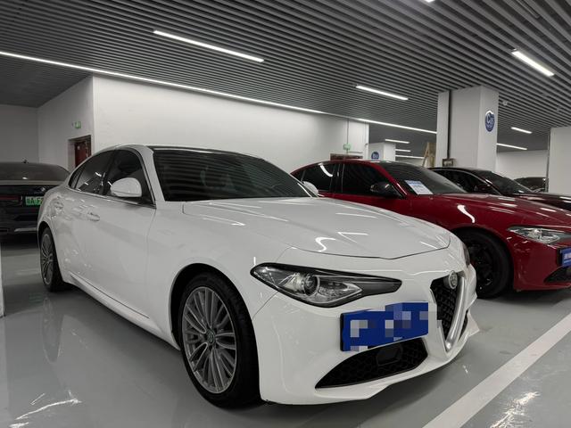 Al f a Romeo Giulia 2017 модификация 2.0T 280HP Deluxe Edition – фото 2
