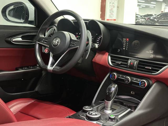 Al f a Romeo Giulia 2017 модификация 2.0T 280HP Deluxe Edition – фото 8