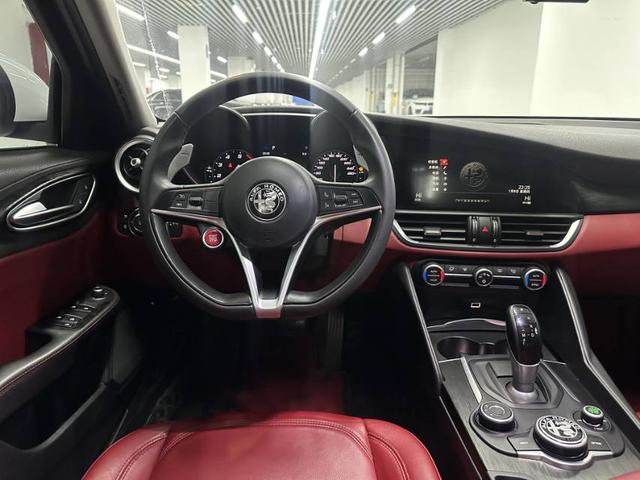 Al f a Romeo Giulia 2017 модификация 2.0T 280HP Deluxe Edition – фото 11