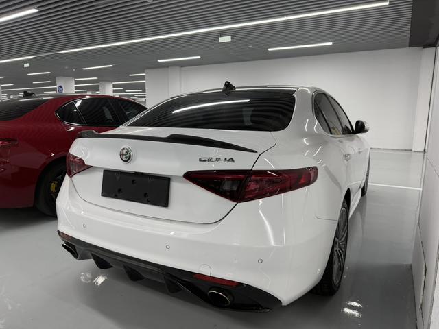 Al f a Romeo Giulia 2017 модификация 2.0T 280HP Deluxe Edition – фото 14
