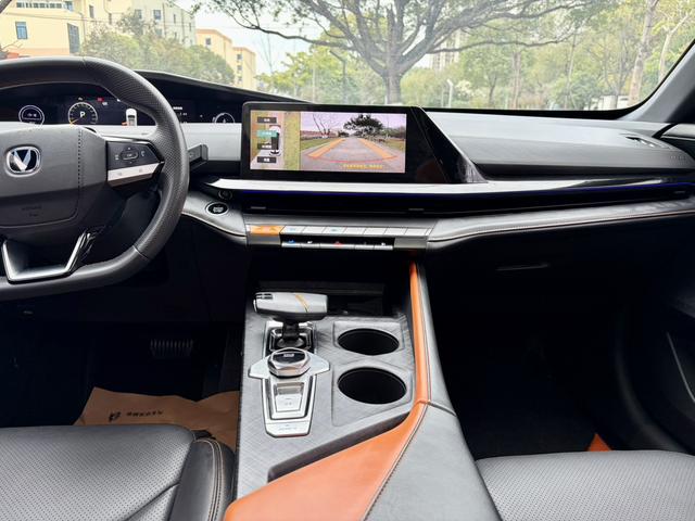 Changan UNI-V 2022 1.5T Smart Navigator – фото 10
