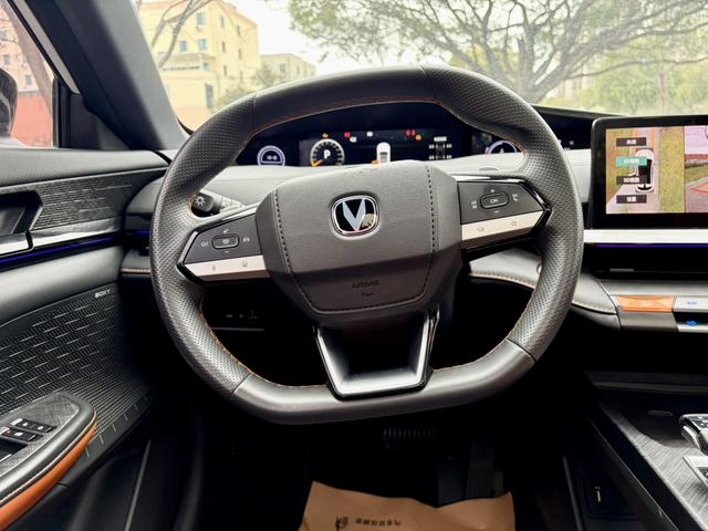 Changan UNI-V 2022 1.5T Smart Navigator – фото 15