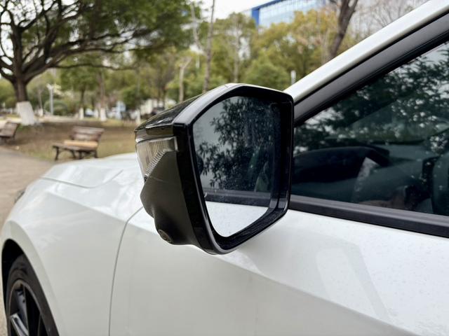 Changan UNI-V 2022 1.5T Smart Navigator – фото 18