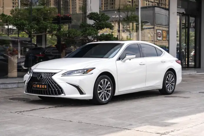 Lexus ES 2022 Model 260 Superior Edition