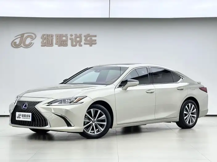 Lexus ES 2020 Model 300h Superior Edition China VI