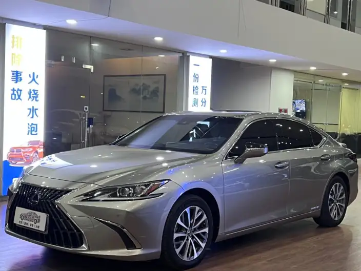 Lexus ES 2021 Model 300h Superior Edition