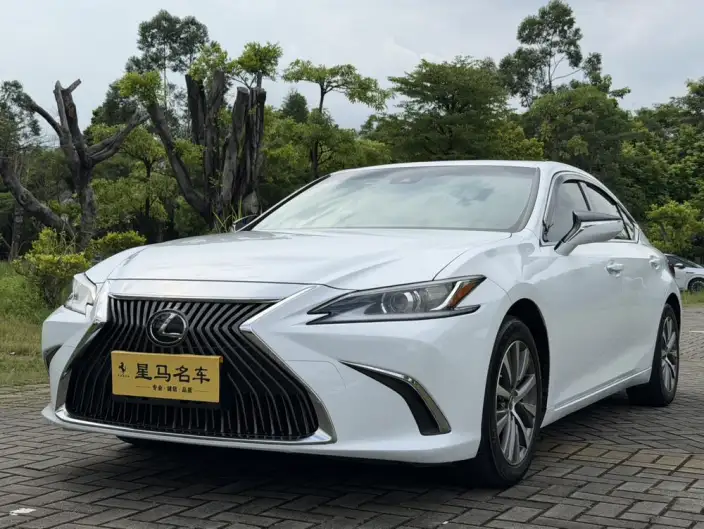 Lexus ES 2020 Model 260 Superior Edition China VI