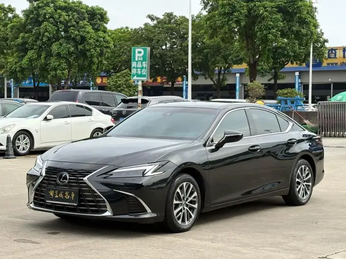 Lexus ES 2025 Model 200 Premium