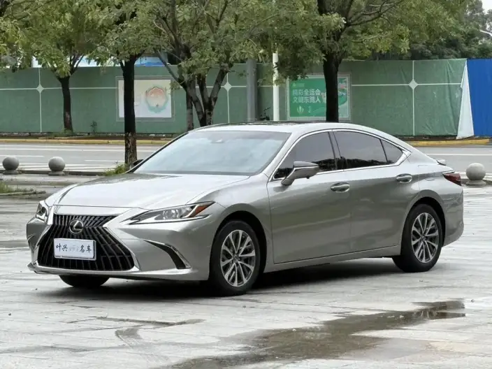 Lexus ES 2022 Model 300h Superior Edition