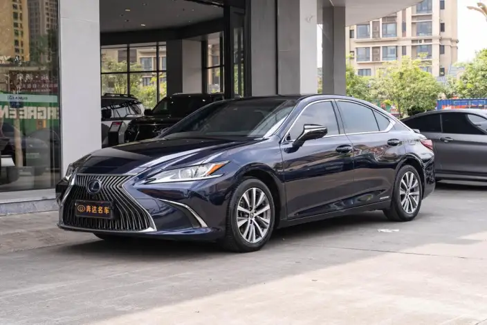 Lexus ES 2020 Model 300h Superior Edition China VI