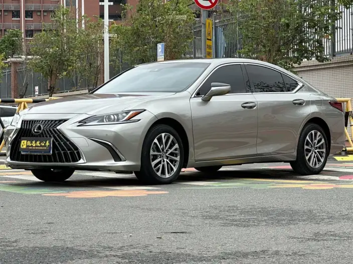 Lexus ES 2022 Model 200 Superior Edition