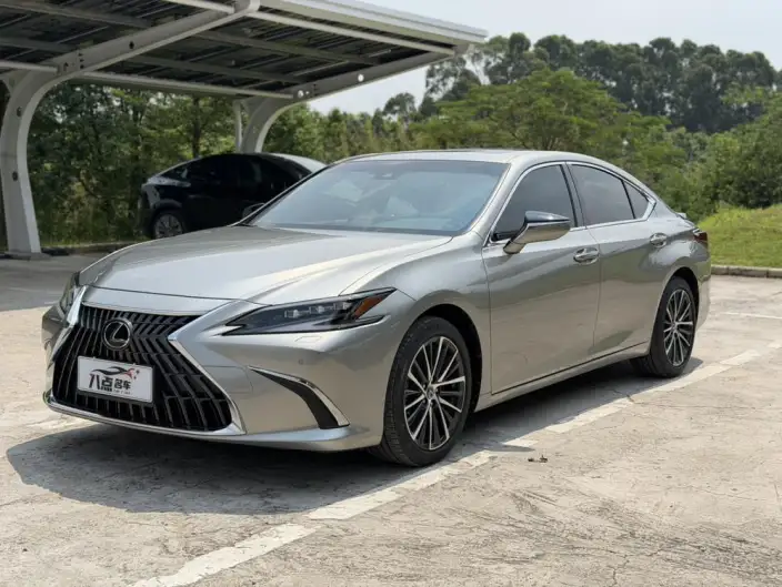 Lexus ES 2022 Model 300h Premium