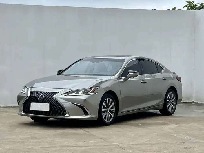 Lexus ES 2020 Model 300h Superior Edition China VI