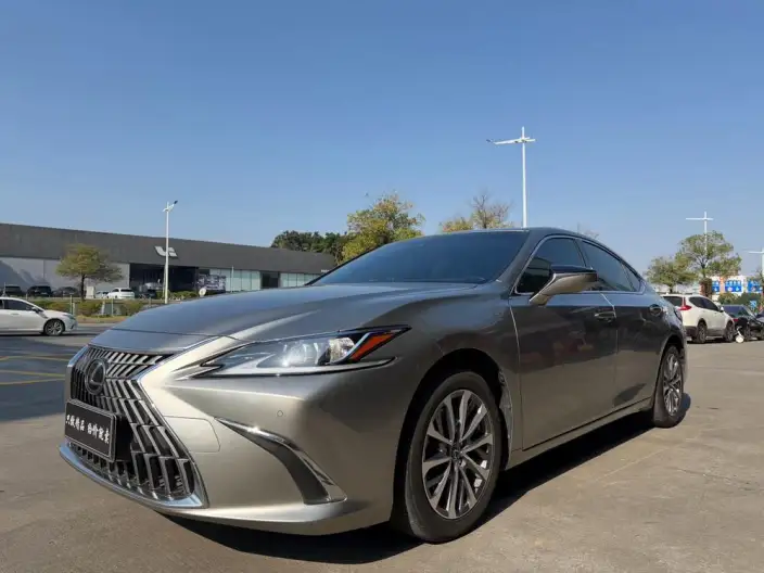 Lexus ES 2022 Model 200 Superior Edition