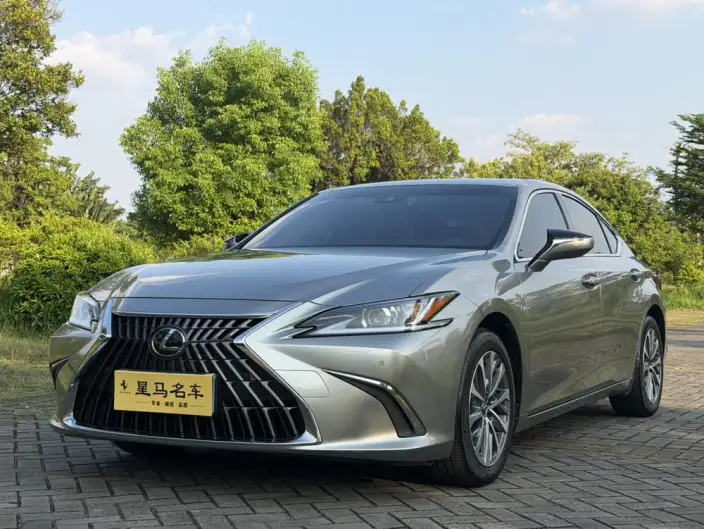 Lexus ES 2022 Model 300h Superior Edition