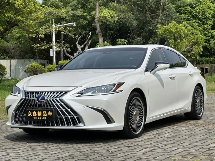 Lexus ES 2020 Model 300h Superior Edition China VI