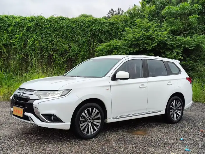 Mitsubishi Outlander 2021 Model Facelift 2.0L 2WD Smooth Ride Edition 5 seat