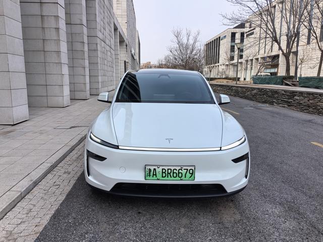 Tesla Model Y 2025 Long Range AWD – фото 2