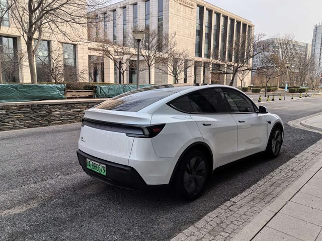 Tesla Model Y 2025 Long Range AWD – фото 5