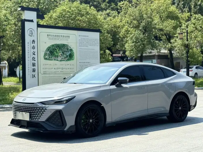 Changan UNI-V 2022 Model 2.0T Leading speed Edition