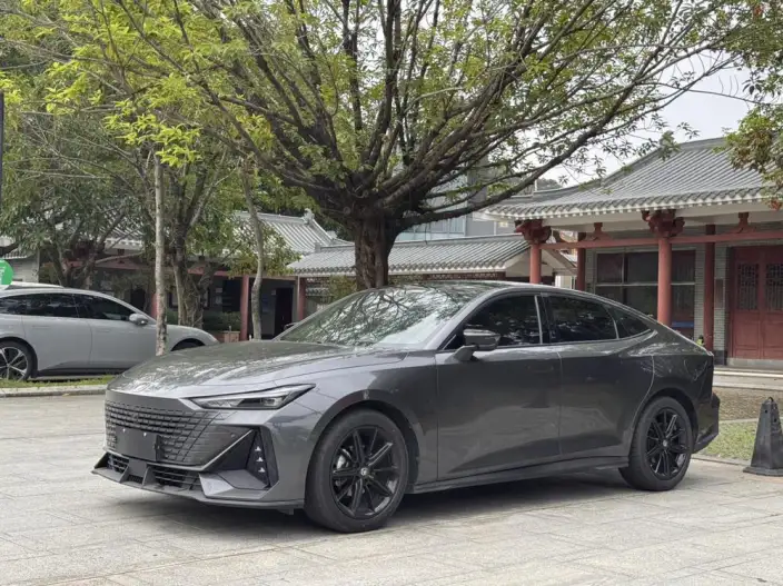 Changan UNI-V 2022 Model 1.5T Noble Model