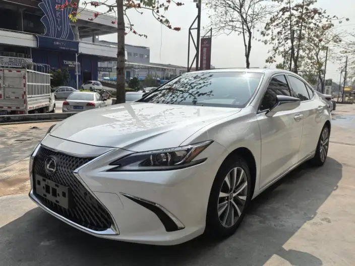 Lexus ES 2020 Model 300h Superior Edition China V