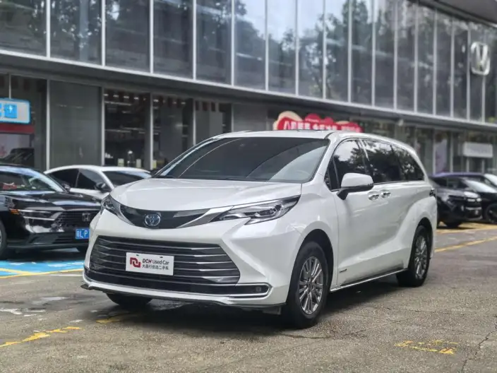 Toyota Sienna 2021 Model 2.5L Hybrid Premium Edition