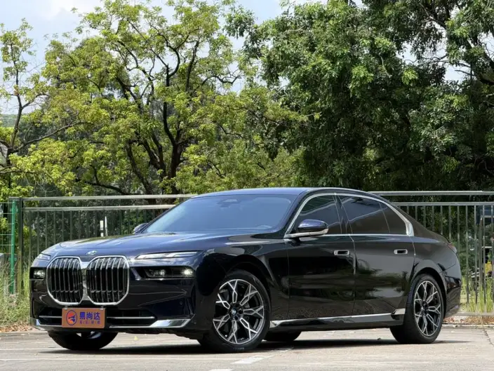 BMW 7 Series 2023 Model 735Li Luxury Set