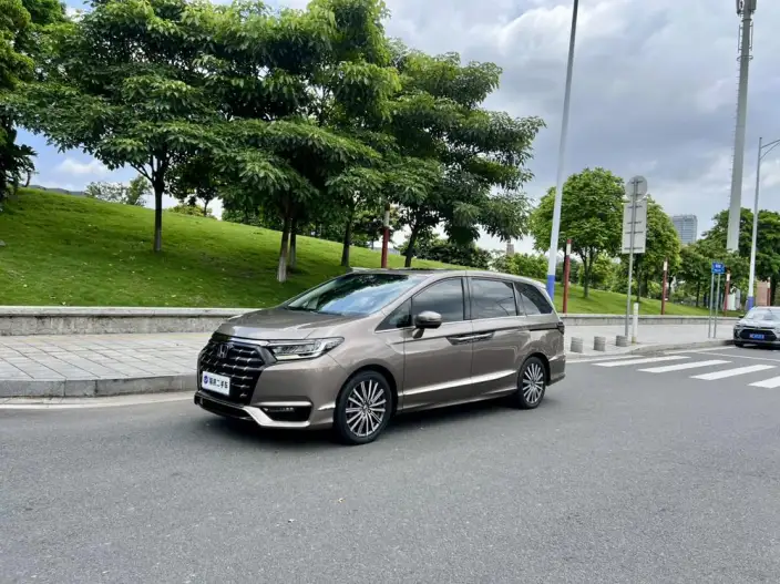 Honda Elysion 2022 Model 2.0L Hybrid Deluxe Edition