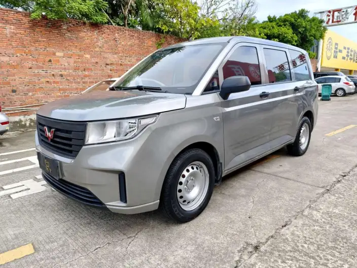 WULING Hongguang Plus 2020 Model 1.5L Manual Standard Model 5 seat