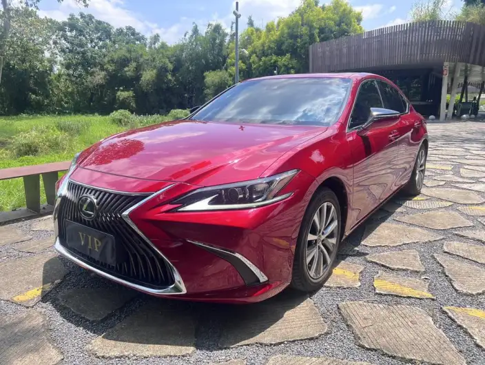 Lexus ES 2020 Model 200 Deluxe Edition China VI